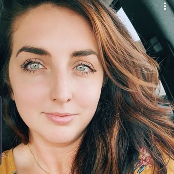 Meet your Posher, Jenn - Picture 1 of 1